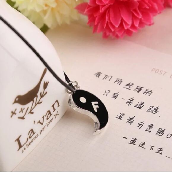 Yin and Yang Retro Y2K Best Friend Necklace Set - Picture 3 of 5